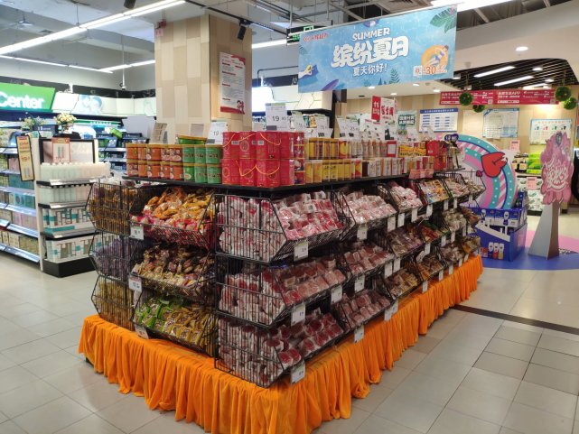 重庆:中秋未到,超市里的月饼提前上市"热身"价格亲民