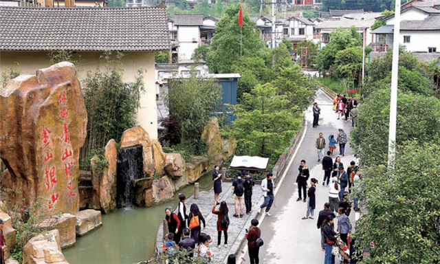 景区(点) 拥有 古法造纸,古院落,古驿道,竹编,竹雕等 深厚的 历史文化