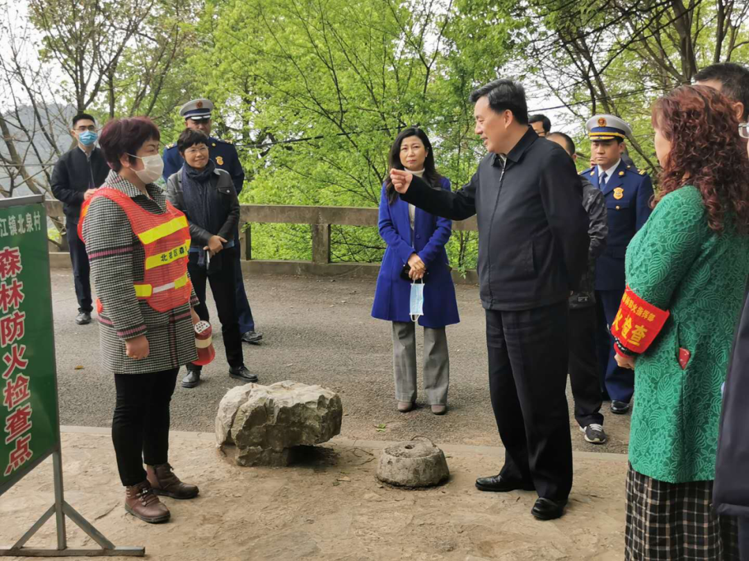 4月3日,清明节前夕,北碚区委书记周旭一行调研缙云山森林防火工作.