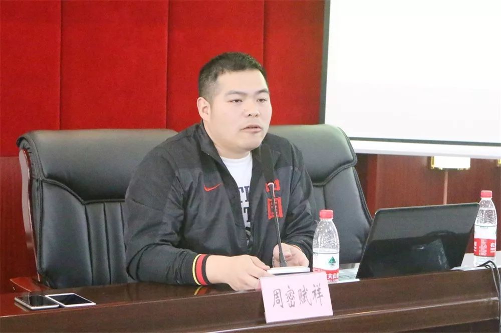 重庆市篮管中心队医兼体能教练周密赋祥对此次培训提出要求:要求全体