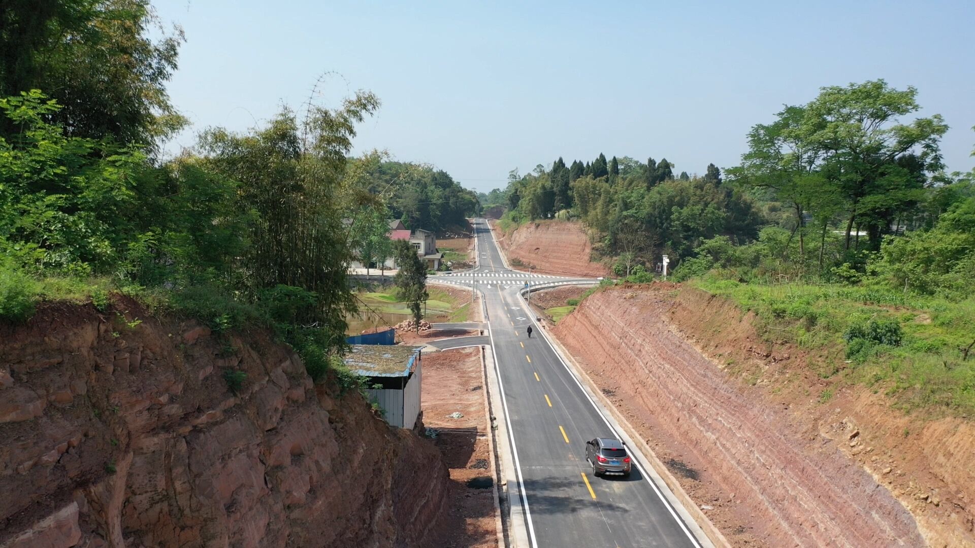 宝兴镇环城路建成通车