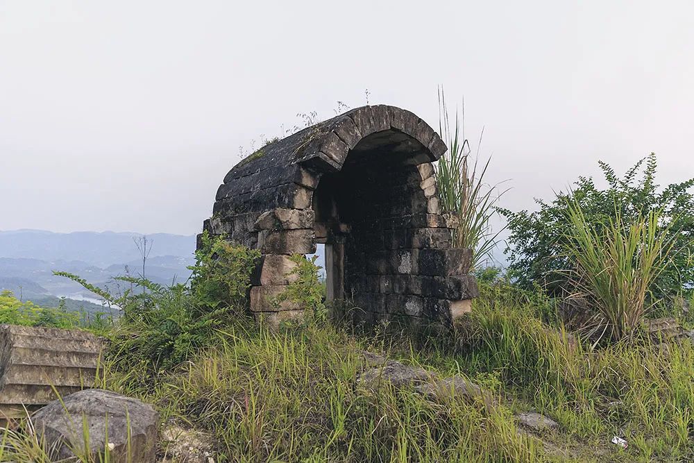 其城垣遍布重庆市垫江县坪山镇,鹤游镇,白家镇,包家镇等乡镇