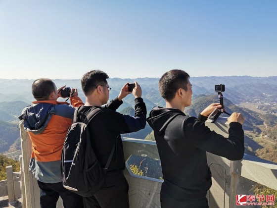 奉节九天龙凤景区制高点金凤山是观美景的好去处