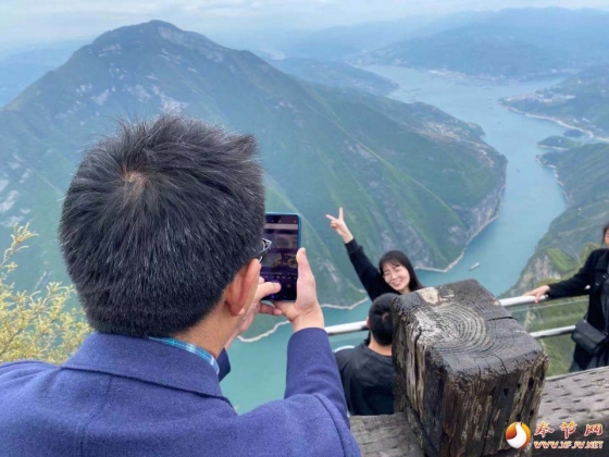 奉节水陆环线产品《观三峡》,其中三峡之巅作为我县重点景区之