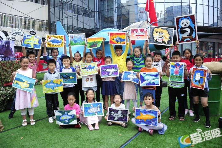 涪陵儿童用绘画作品为祖国庆生