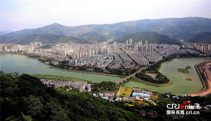 开州新闻 > 正文  美丽的汉丰湖是开州的城市之肾,也是无数越冬候鸟的