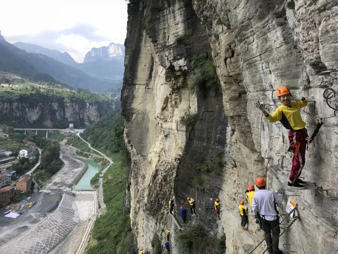 优惠内容: 医护工作者到金佛山飞拉达攀岩项目接待中心前台凭本人有效