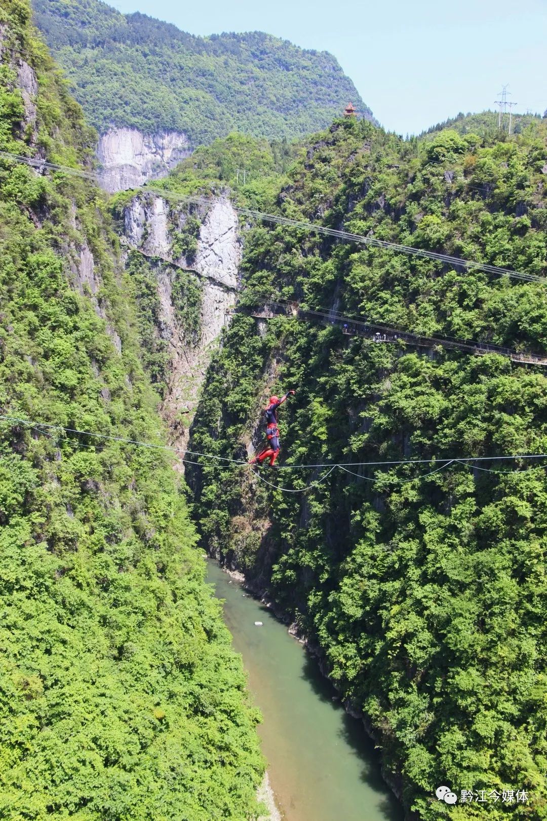 城市大峡谷景区 城在峡谷上,峡在城中央 黔江的城市大峡谷 在这个季节