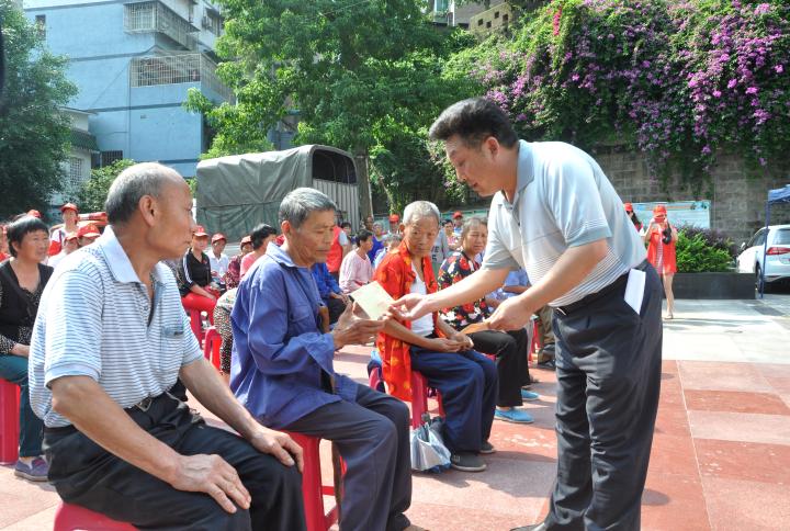 1 记者杨子路 摄 重庆綦江网消息(记者杨子路 通讯员苟春梅)5月17日