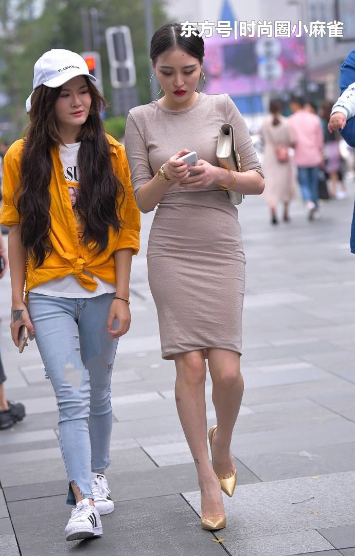 把你身材润饰的更加颀长,圆满的展现女人的斯文,一条特别的舒适时尚的