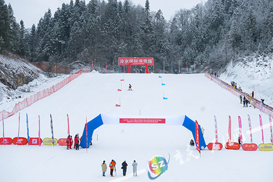 冷水国际滑雪场上演速度与激情重庆市首届全国大众单板滑雪挑战赛精彩