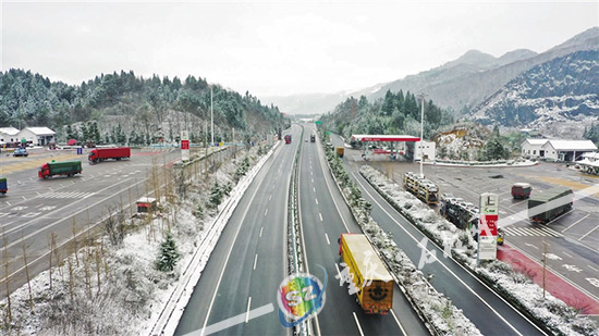 石柱新闻 > 正文 近几天来,各地出现新一轮降温天气,高山地区再次迎来