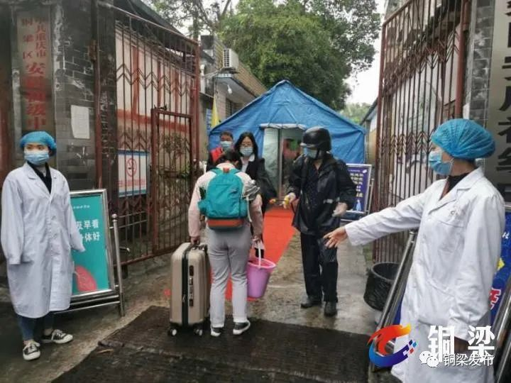 铜梁新闻 > 正文 据了解,蒲吕中学将原本一个寝室的学生分到两个寝室