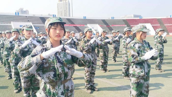 潼南新闻 正文本报讯(全媒体记者张峻豪"齐步走,一二一"近日