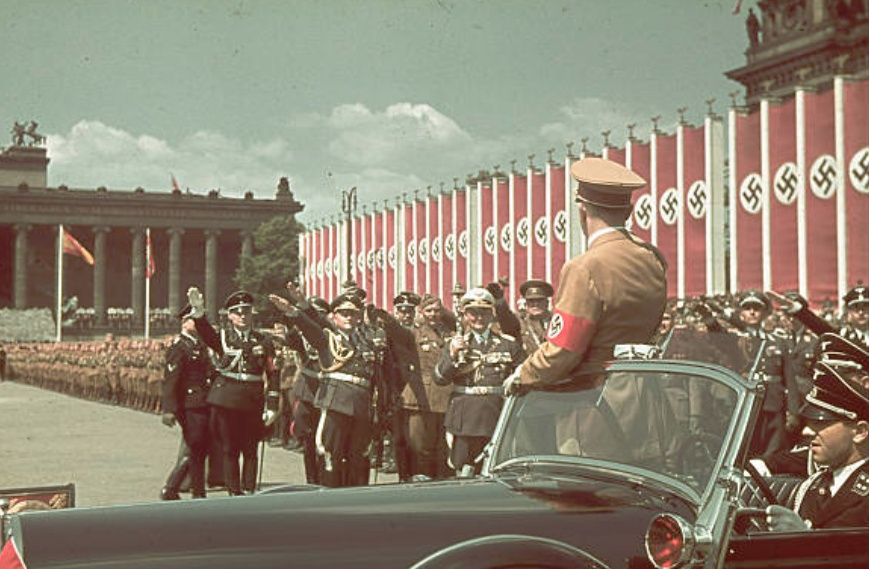 上帝让其灭亡必先让其疯狂,看看二战前夕德国阅兵典礼