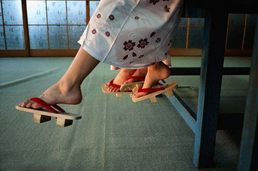 日本鬼子穿的这种分趾鞋有啥特殊作用