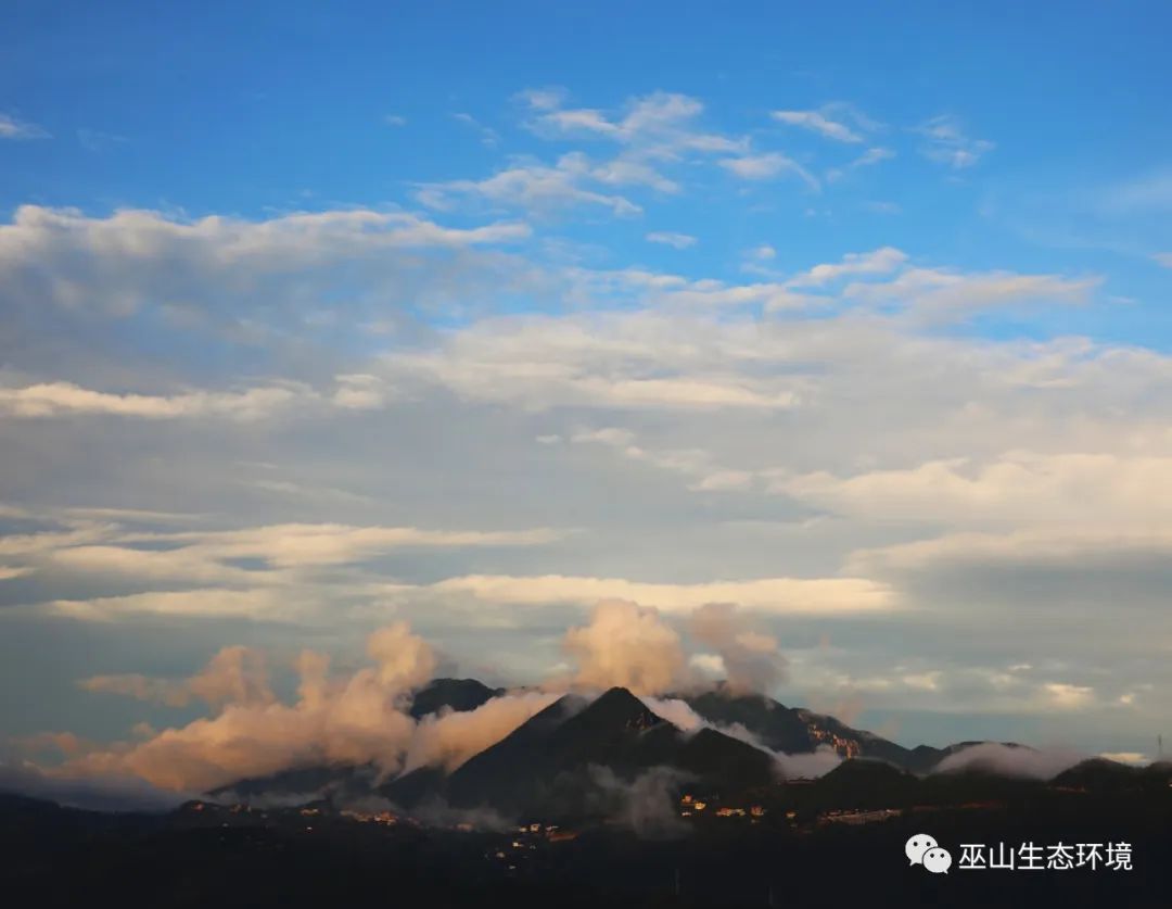 请你欣赏大雨之后的巫山云