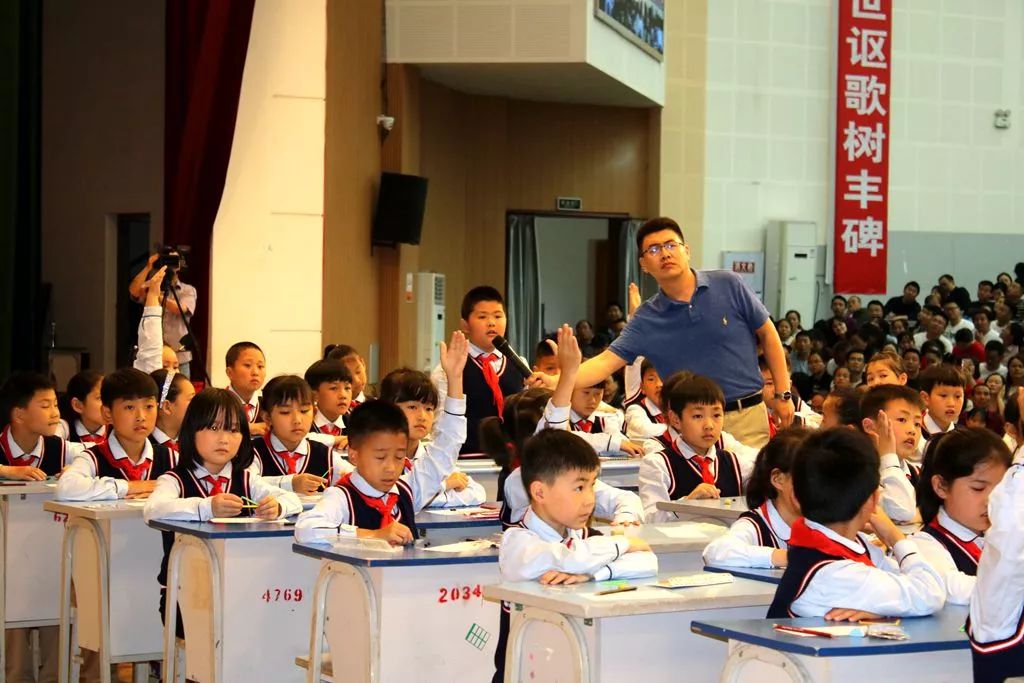 名师曹宁宁在第五届学思课堂授课