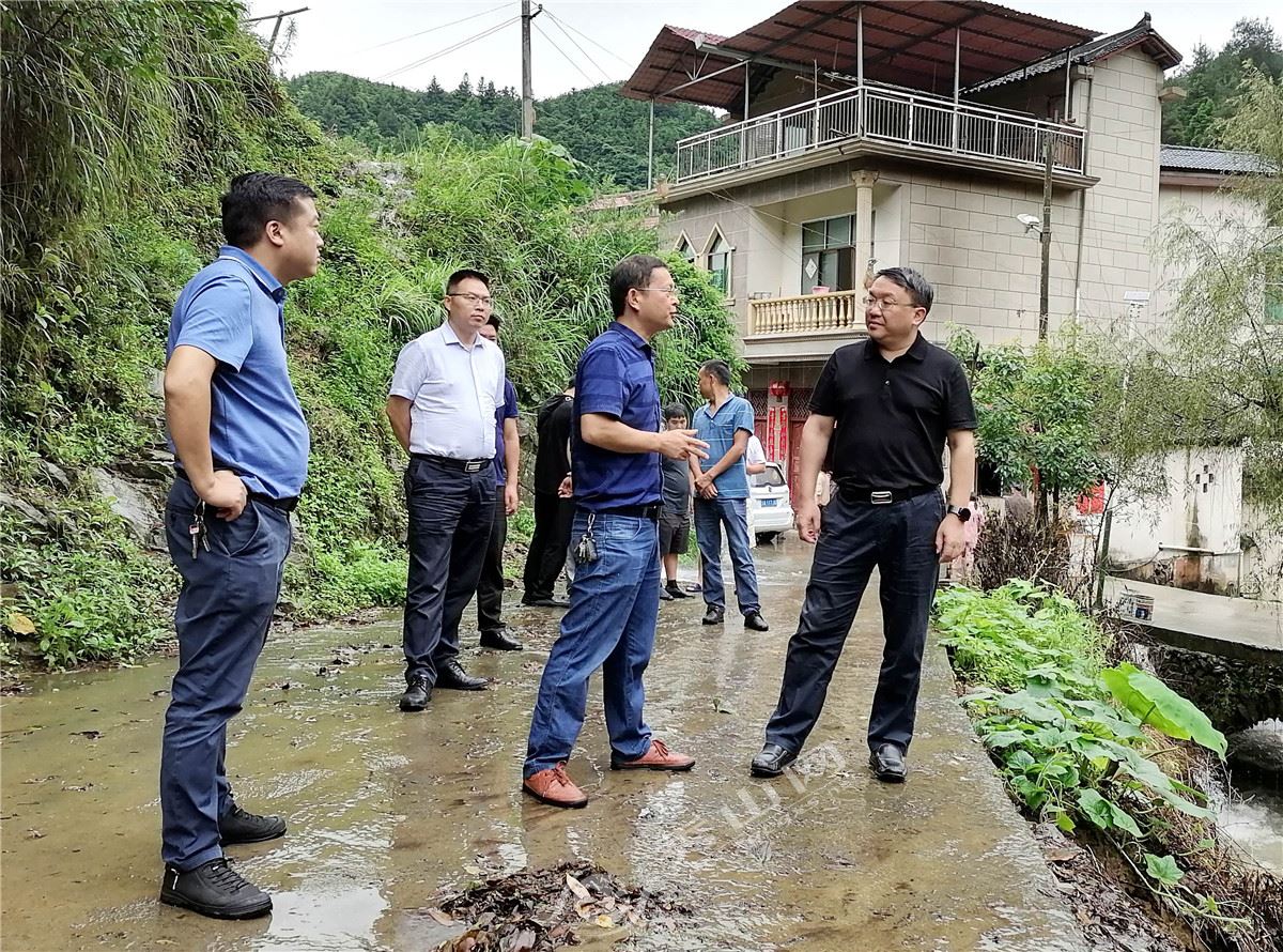 马文森到乡镇察看灾情指导抗灾救灾