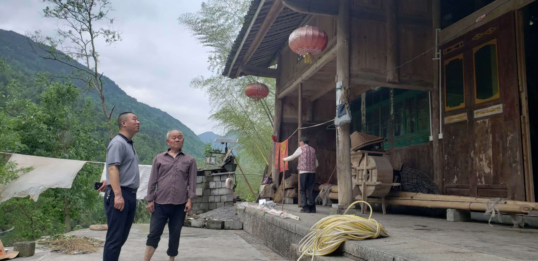 苍岭镇多渠道引导群众开展灾后生产自救