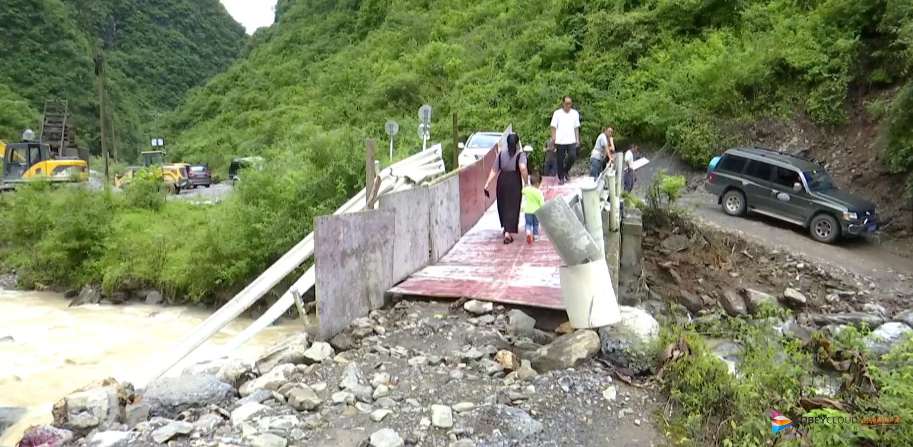 李溪镇长沙村暴雨来袭多路段塌方干群积极抢险救灾