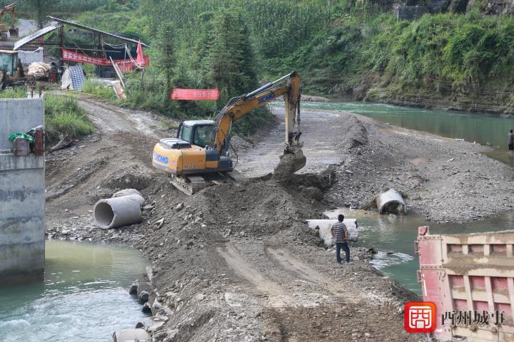 酉州城事讯(酉阳报全媒体记者白凤英文/图)7月14日,在五福镇锅巴潭