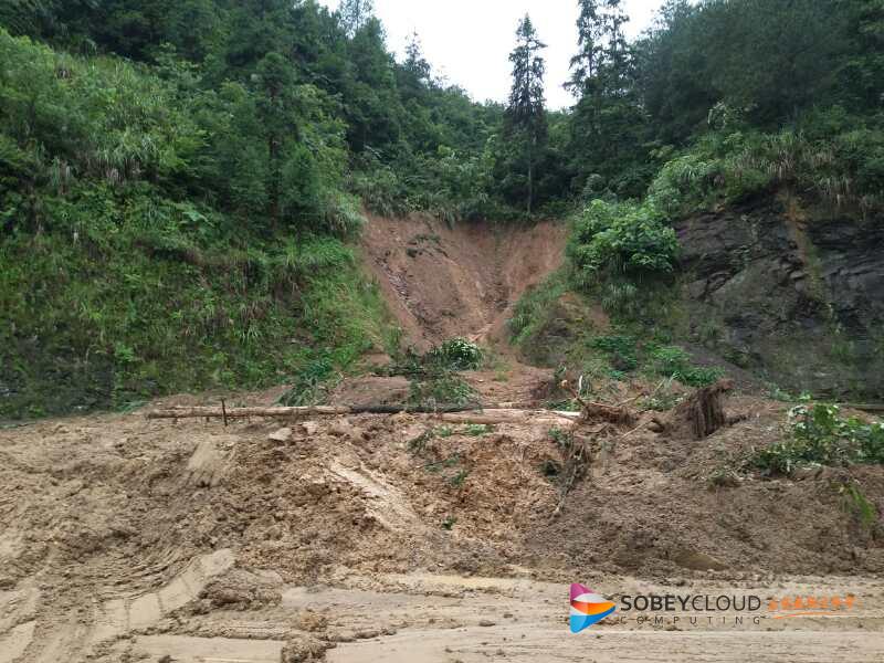 酉阳新闻 > 正文受强降雨影响,7月15日23时左右,省道306线酉酬镇芭蕉