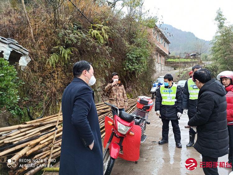 桑坪镇:加大道路交通管控力度