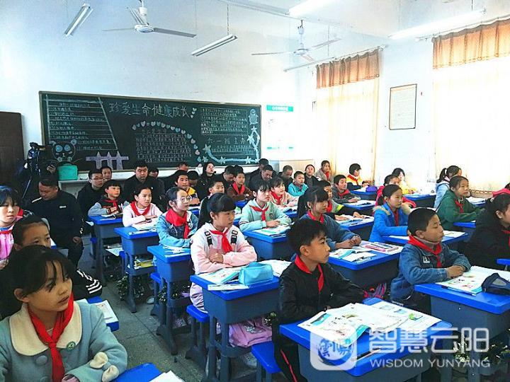云阳实验小学开展三送活动暖新阳小学师生心窝