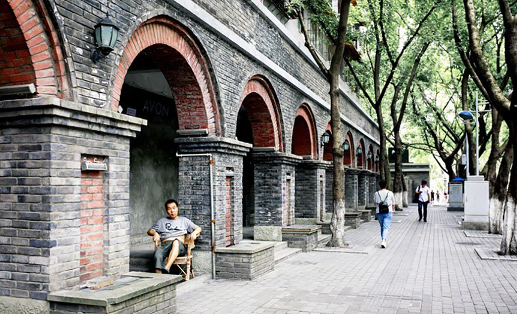 在重庆除了涂鸦一条街,更值得来中山四路,还有挺多免费民国建筑