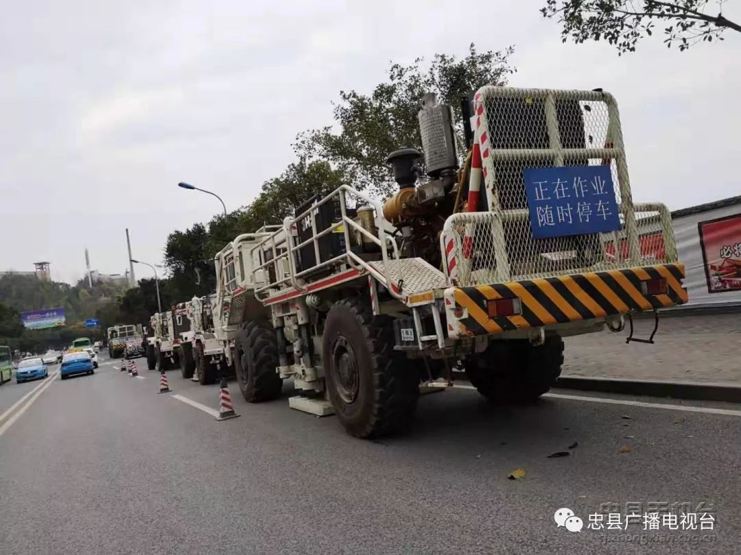 几辆"怪车"来到忠县城,原来是勘测油气的可控震源车