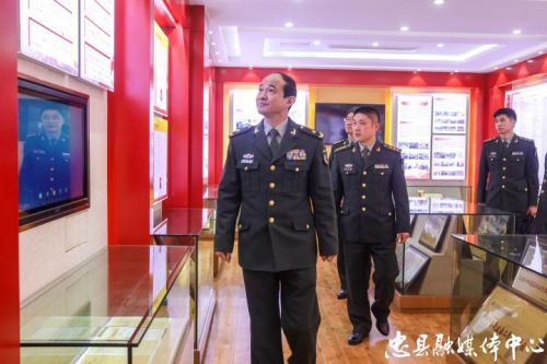 重庆警备区政委高步明赴忠县检查调研