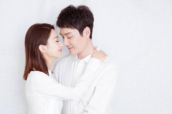 赵丽颖产后首过生日婚戒抢镜冯绍峰送祝福老婆生日快乐