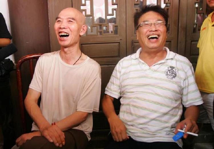 李伯清为病重的吴孟达祈福,深情追忆二人合作,称吴孟达值得巴渝笑星