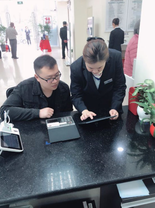 交通银行推出可移动银行"柜台" 手持终端办理业务