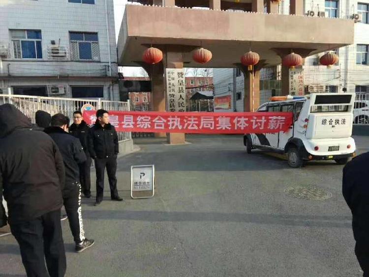 2月8日,河北省石家庄市赞皇县委宣传部工作人员向上游新闻记者(全国