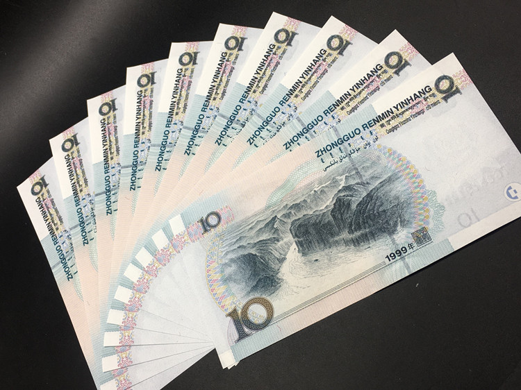 据了解,在1999年发行的人民币中,10元人民币背面图案便是:夔门 .
