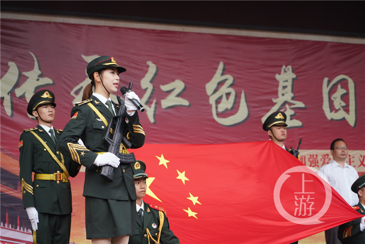 原三军仪仗队战士为同学们宣讲了《国旗故事(5297059)-20200930172006.jpg