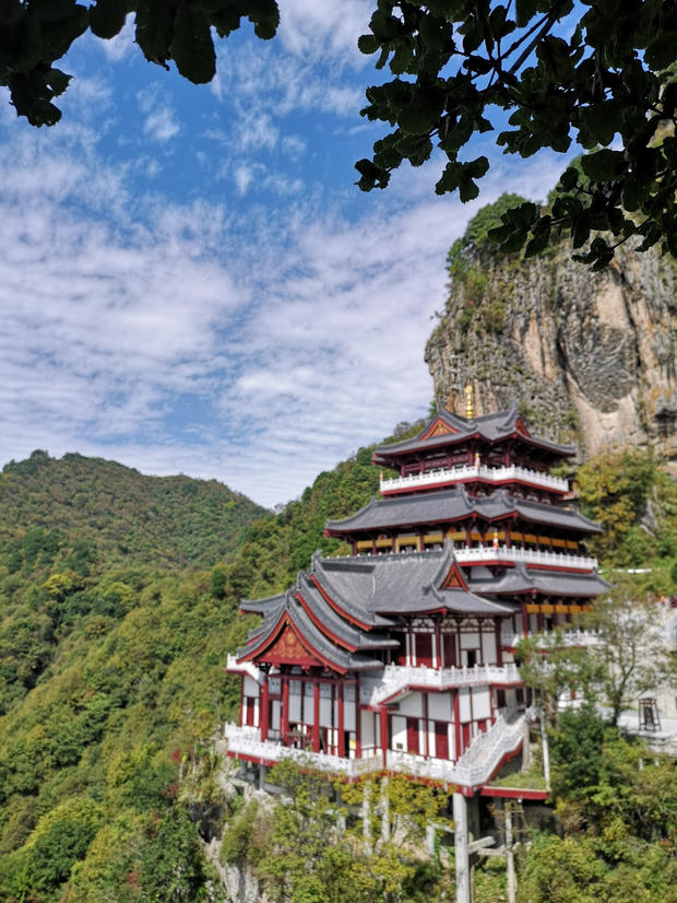 百花齐放享美景走进巴山画廊岚皋醉美平利