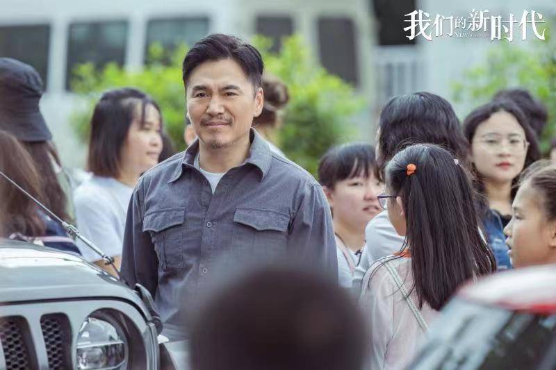 王紫璇,俞灏明,淳于珊珊,常仕欣共同参演的时代报告剧《我们的新时代