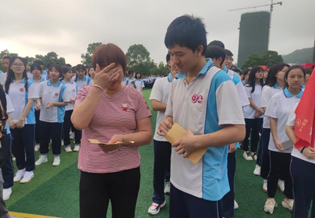 湖南桂阳一中逾千名学子接受成人礼一起为青春加冠