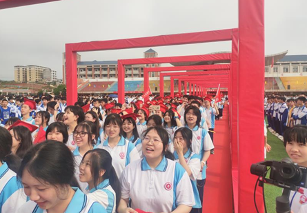 湖南桂阳一中逾千名学子接受成人礼一起为青春加冠