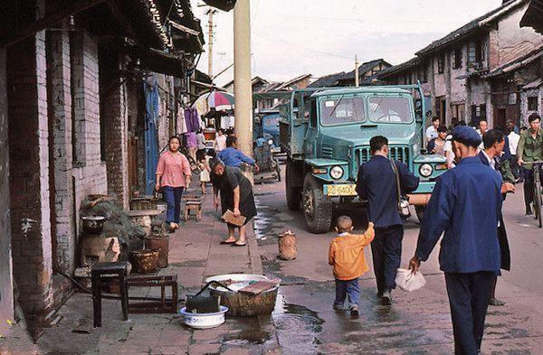 贵阳的老照片,带你穿越到1983年记忆中的贵阳!