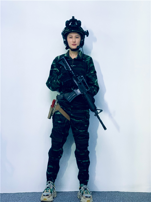蒋璐霞解锁特战荣耀训练图爱心狙击实力宠粉