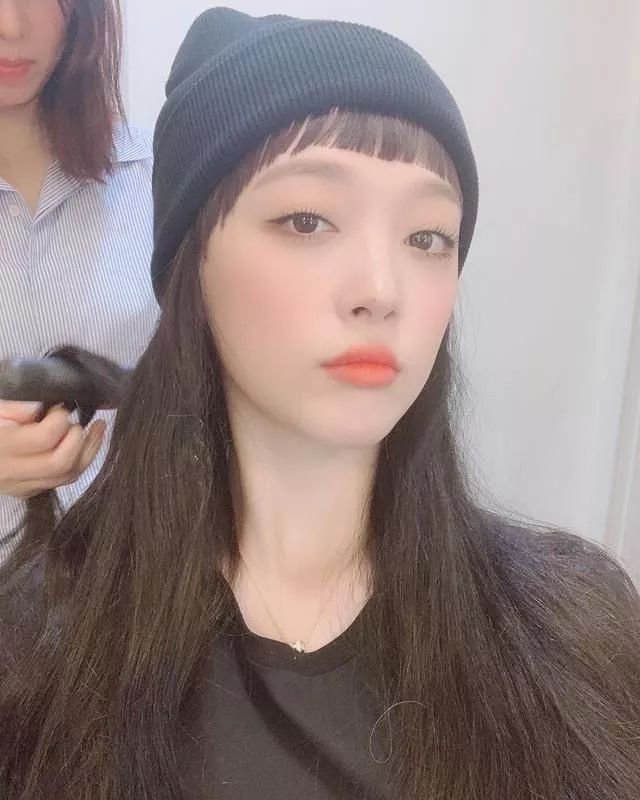 崔雪莉齐刘海戴针织帽好甜刘亚仁胖了网友明星好多都是胖玩