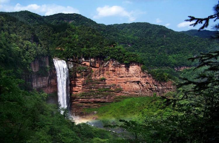 受暴雨影响,四面山景区今起暂停对外开放