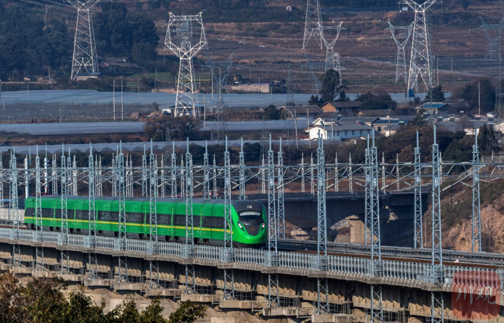 今天四川凉山州将开出首趟动车正式步入动车时代