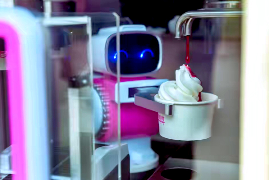 去南山玩科技美食潮玩节冰淇淋机器人露绝技路厨神显身手