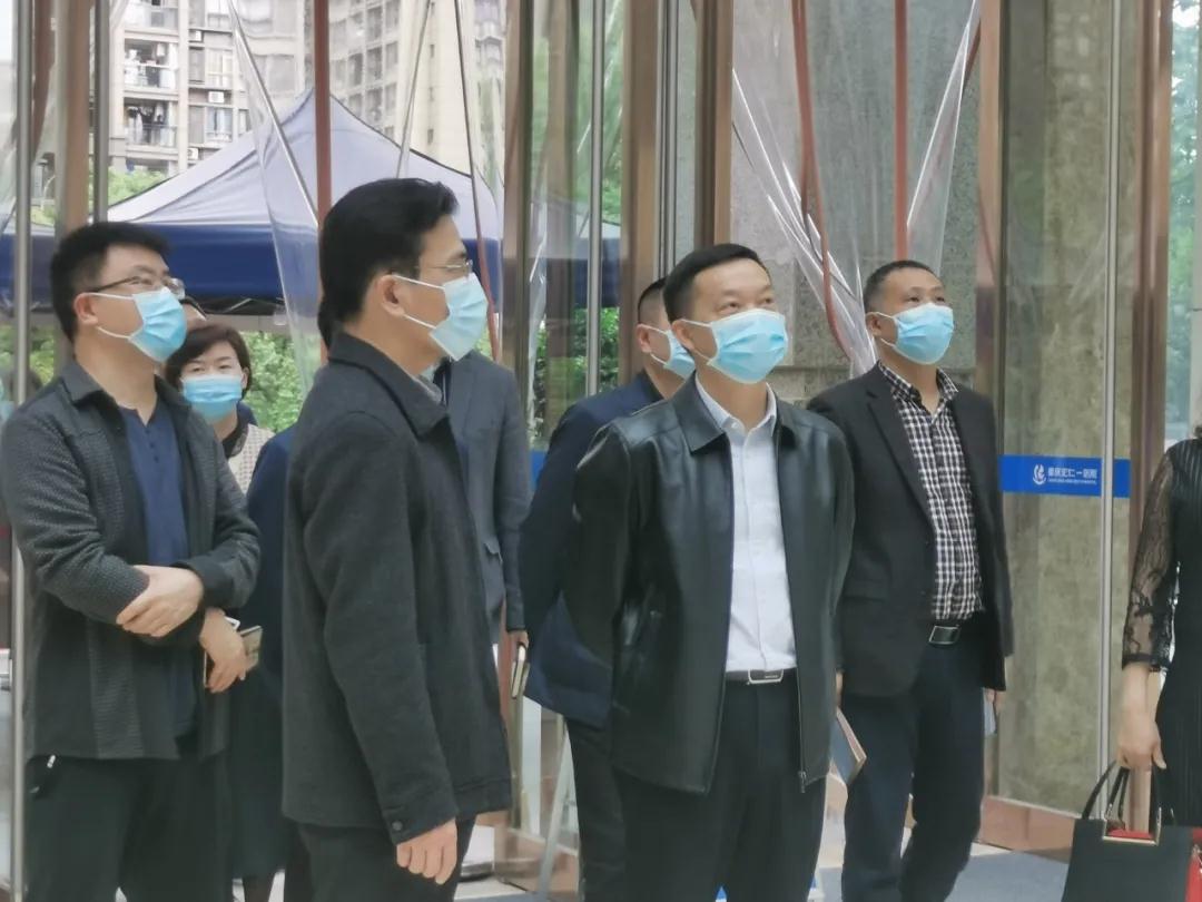 万盛卫生健康局局长邱正强一行莅临重庆宏仁一医院和德康养老参观考察