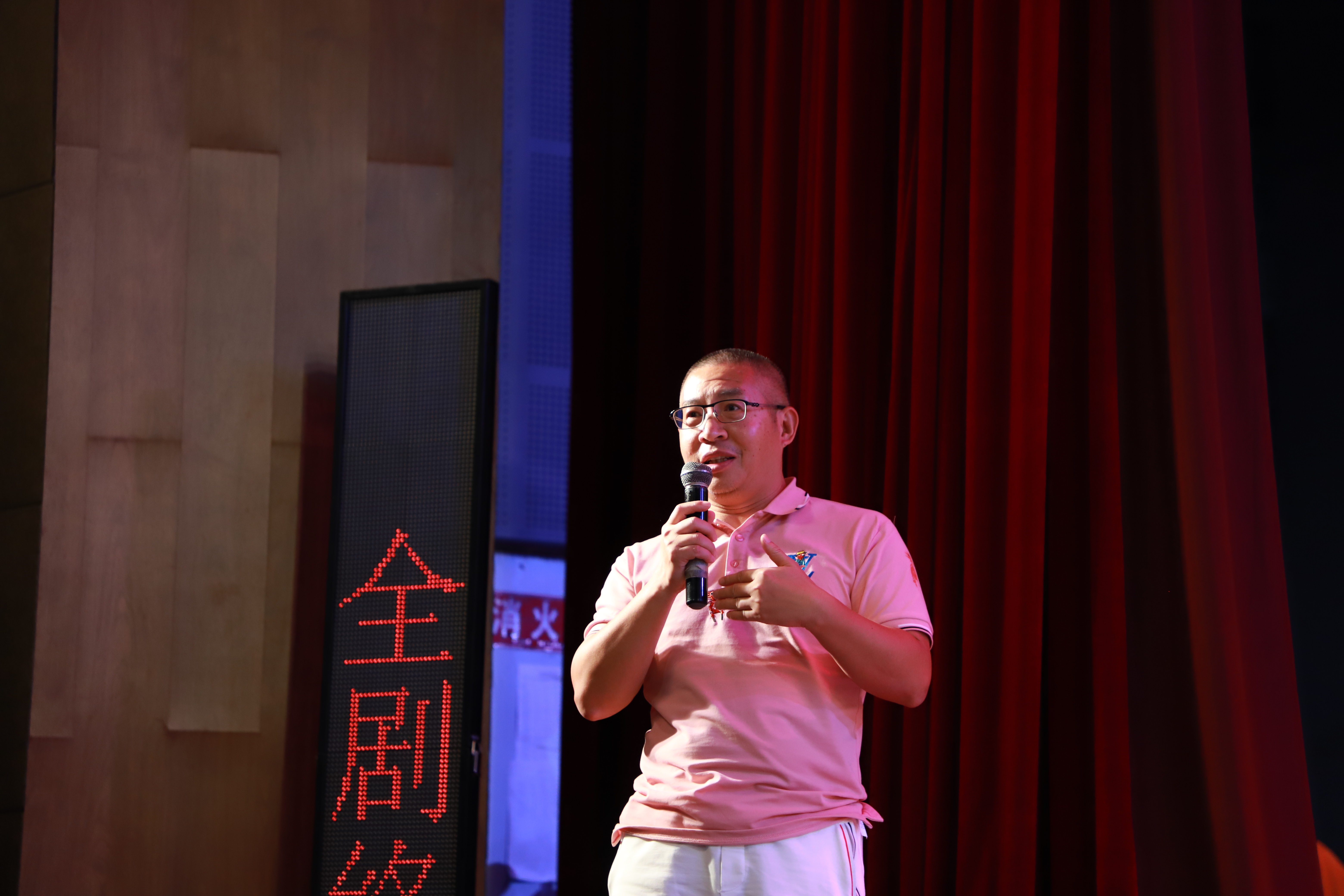 追寻历史踪迹重庆移通学院大型原创红色献礼音乐剧破晓之前